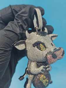Colgante de moissanita colorido con diseño de cara de vaca, colgante de Hip Hop, colgante de plata 925, colgante para amantes de los animales, colgante personalizado con incrustaciones de circonitas para hombre - Product Image 4