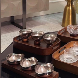 Elegante Juego de Tres Tazones de Metal Plateado Acanalado con Bases Esféricas de Madera, Perfecto para Decoración de Mesa Moderna y Servicio de Alimentos - Product Image 5