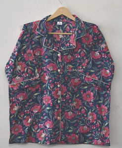 Ensemble de pyjama en coton tissé pour femmes, élégant et raffiné, imprimé à la main, manches courtes, col à revers, haut boutonné et short - Product Image 6