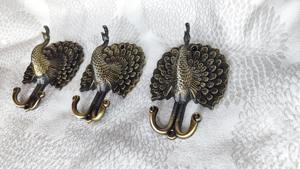 Gancho de pared de latón plateado estilo pavo real, elegante organizador adecuado para colgar llaves de entrada, cordones y artículos pequeños, de la India. - Product Image 6