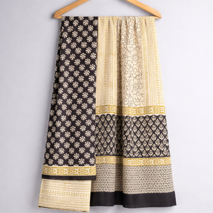 Traje Punjabi Ecológico Beige y Negro con Estampado Floral |   Conjunto de Kurti y Pijama de Algodón Hecho a Mano con Estampado de Bloques y Borde Decorativo |   Maestro de Sarong Indio - Product Image 3