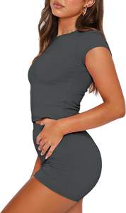 ชุดเซ็ตสองชิ้นผ้าโพลีเอสเตอร์แบบซักได้สำหรับผู้หญิง สไตล์ลำลองใส่สบาย เหมาะสำหรับฤดูร้อน เสื้อและกางเกงขาสั้นเข้าชุด ระบายอากาศได้ดี ใส่สบายๆ อยู่บ้าน - Product Image 3