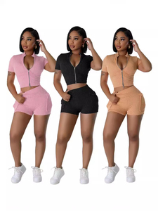 Conjunto de Shorts de Dos Piezas para Mujer con Logotipo Personalizado, Top Corto con Cierre de Cremallera y Cordón Ajustable, Traje Deportivo Transpirable con Estampado a Rayas - Product Image 1