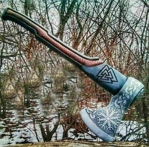 Hacha Vikinga Hecha a Mano de Acero al Carbono de Grado Industrial con Mango de Madera de Fresno Grabado y Funda de Cuero para Partir Leña, Caza/Camping - Product Image 4