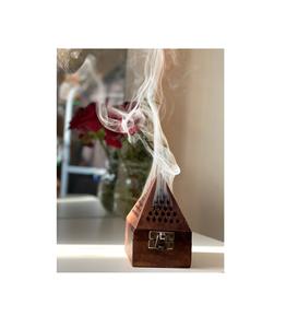 Quemador de incienso Bakhoor de madera poética que ofrece una creación de ambiente suave con tapa decorativa y hermosos detalles artesanales. - Product Image 4