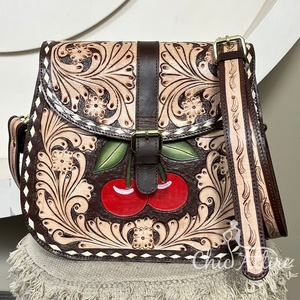 Bolso Bandolera de Cuero Genuino Hecho a Mano con Diseño Floral de Cerezas y Motivos Western, Bolsos Cruzados para Mujer - Product Image 1