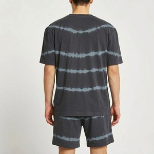 Conjunto de Camiseta y Pantalones Cortos Tie Dye para Hombre, Estilo Urbano Oscuro Premium, Atuendo de Verano Minimalista Casual de Dos Piezas, Algodón Suave Personalizado - Product Image 3