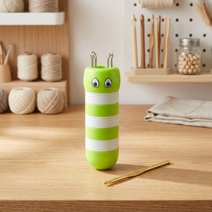 HC0159 <b>Pompom</b> <b>Makers</b> |Green Striped Plastic Crochet Hook Holder With Eyes Portable Craft Storage For Knitting Tools - Product Image 1
