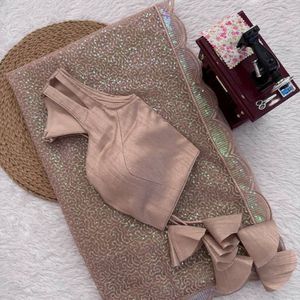 Sari de diseñador bordado con hilo de red suave y lentejuelas, con blusa de seda Benglori, precio al por mayor de Royal Export - Product Image 5