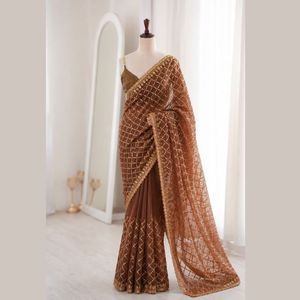 Sari NC Moss de qualité supérieure et de créateur avec sequins et broderies Jari, avec blouse assortie, prix de gros par Royal Export - Product Image 3