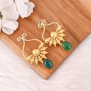 Boucles d'oreilles pendantes élégantes et stylées en onyx vert naturel, plaquées or, en laiton, pour femmes - Product Image 4