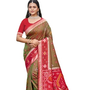 ผ้าไหมโปชัมปาลลีพรีเมียมหลากสี ดีวาจา เอ็กซ์พอร์ต  ทอแบบซารี  ลายปักดิ้นทอง  ขอบผ้าสีตัดกัน  แห้งเร็ว  ใส่สบาย  เหมาะสำหรับงานปาร์ตี้ในกูร์การัต - Product Image 1