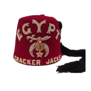 Chapeau Bob en Velours Violet avec Emblème Maçonnique en Strass et Pompon Doré pour Événements Formels - Product Image 6
