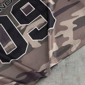 Camiseta Deportiva Casual de Calle, 100% Poliéster, Ligera, Estilo Fútbol Americano, Estampado de Camuflaje Personalizado, Cuello en V Acanalado, Corte Holgado, Ropa Urbana - Product Image 5