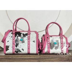 กระเป๋าเดินทางหนังวัวแท้ทรงสปีดดี้ งานแฮนด์เมดสุดหรู พร้อมตกแต่งด้วยคอนโชสีเทอร์ควอยซ์ ดีไซน์เก๋ไก๋ เหมาะสำหรับการเดินทาง กำลังขายดี - Product Image 1