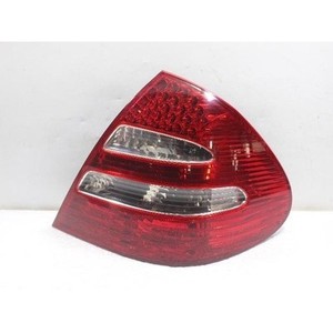 Feu arrière droit d'occasion OEM A2118200664 pour Mercedes Classe E 2001-2006 - Product Image 1