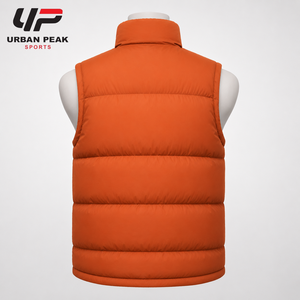 Gilet matelassé classique pour homme avec col montant, texture de tissu lisse et design rembourré chaud pour tenues par temps froid - Product Image 3