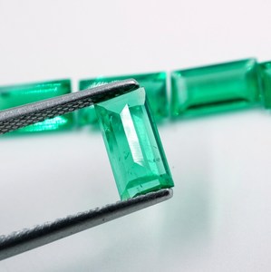 Piedra Preciosa de Esmeralda Cultivada en Laboratorio, 3.80 Quilates, Corte Cojín Verde (8X4mm), HAYAAT GEMS, para Joyería - Product Image 6