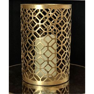 Vente en gros de lanternes votives décoratives en maille métallique dorée élégante pour centres de table de banquet et événements - Product Image 1