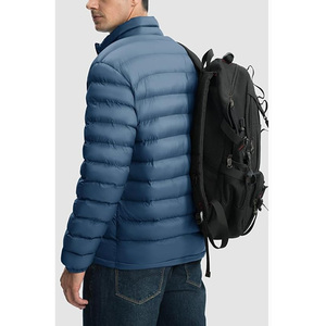 Veste matelassée légère pour homme sur mesure avec rembourrage chaud, finition douce au toucher et support direct d'usine de vêtements - Product Image 5