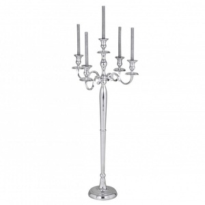 Ensemble de 2 chandeliers sur pied en aluminium poli argenté, grands, à 5 et 9 bras, pour décoration d'événements de mariage - Product Image 2