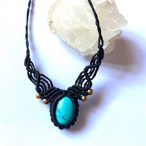 Collar de Macramé Hecho a Mano con Colgante de Turquesa, Piedra Natural, Cordón Negro Ajustable, Joyería Curativa - Product Image 1