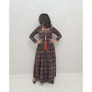 เดรสยาวพิมพ์ลายสไตล์โบฮีเมียนวินเทจสำหรับผู้หญิง แขนยาว คอวี ทรงหลวม สวมใส่สบาย เหมาะสำหรับฤดูใบไม้ร่วงและฤดูใบไม้ผลิ - Product Image 2