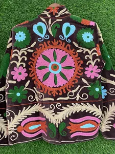 Veste en velours brodée Suzani artisanale de luxe pour femmes, marron, motif floral, style bohème, manches longues, veste d'automne pour femmes - Product Image 5