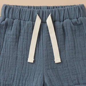 Shorts en mousseline bio Cot & Candy à revers bleu marine - Bas de pyjama confortables pour bébé - Product Image 3