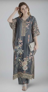 Robe longue kaftan pour femme en soie polyéthylène à plumes, coupe ample, élégante et fluide, idéale pour l'été, l'hiver, l'automne et le printemps - Product Image 4