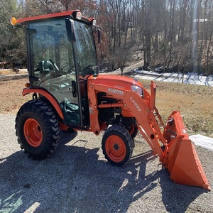 Eficiente Mini Tractor Compacto Kubota 4x4 con Motor Diésel y Sistema de Bomba Central para un Funcionamiento Suave en Jardines y Granjas - Product Image 1