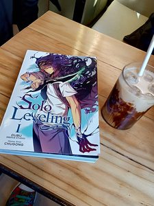 โซโล เลเวลลิ่ง เล่ม 1 ฉบับภาษาอังกฤษ หนังสือปกอ่อน หนังสือการ์ตูนผจญภัยแฟนตาซีเกาหลี - Product Image 2