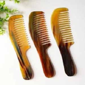 Peigne de toilettage pour cheveux en corne de buffle moderne, fait main, écologique, démêlant et lissant, avec logo personnalisé - Product Image 2