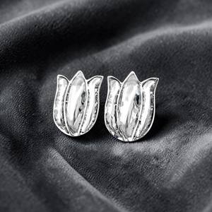 ต่างหูเงินแท้ 925 รูปดอกบัวทรงยาว/ทรงมาร์คีส์ ชุบโรเดียม ทำมือสำหรับผู้หญิง ยี่ห้อซิลเวอร์เมาน์เทน - Product Image 4