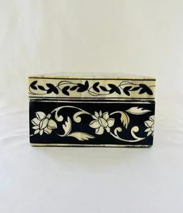 Caja de Joyería de Madera con Incrustaciones de Hueso de Excelente Calidad para Anillos, Collares y Pendientes, Caja Decorativa de Madera Hecha a Mano de Lujo Disponible para la Venta - Product Image 3