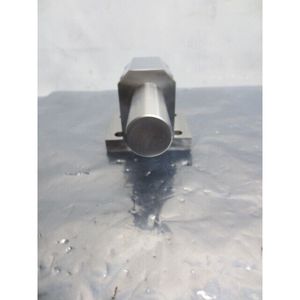 AMAT 0040-18234 SHAFT BLOCK MW BRACKET ULTIMA - อุปกรณ์และอะไหล่เซมิคอนดักเตอร์ระดับโลกที่เชื่อถือได้ - Product Image 4