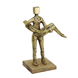 Statue Moderne Abstraite en Aluminium Doré - Figurine de Couple Romantique sur Socle en Bois - Sculpture Humaine Contemporaine Faite à la Main pour Décoration - Product Image 1