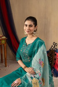Conjunto de Traje Étnico de Seda Romana de Lujo con Kurti Bordado y Dupatta de Chanderi, Ropa Festiva para Mujer - Product Image 5