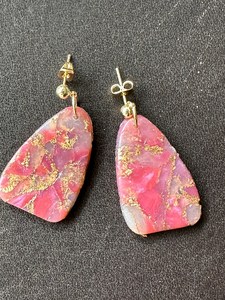 Boucles d'oreilles pendantes artisanales en résine irrégulière |   Boucles d'oreilles romantiques écologiques |   Bijoux ethniques traditionnels, cadeau idéal - Product Image 2