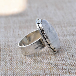Belle bague en argent sterling 925 avec cabochon en pierre de lune, faite à la main, bijou statement - Product Image 2
