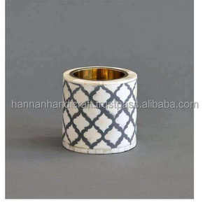 Quemador de incienso Bakhoor Mubkhar redondo de madera y resina con incrustaciones de hueso, hecho a mano por artesanos, con incrustaciones de nácar y patrón de luna y estrella. - Product Image 2