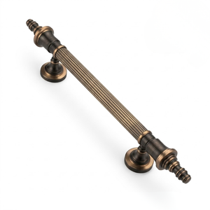 Poignée de porte en laiton massif côtelé Regent |   Poignée de porte d'entrée moderne et durable pour usage hôtelier |   Architecture décorative - Product Image 1