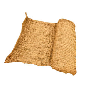 Filet en fibre de coco biodégradable pour la stabilisation des sols et la croissance de l'herbe sur les pentes et les bords de rivière dans les projets d'aménagement paysager - Product Image 1