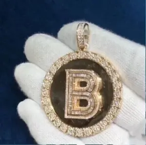 Colgante de Moissanita con Letra B Estilo Hip Hop, Medallón Redondo Iced Out, Plata de Ley 925 Bañada en Oro, Charm Personalizado con Inicial para Hombre - Product Image 2