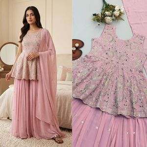 Conjunto de Top Corto y Lehenga de Seda Sintética Georgette Premium con Dupatta Bordada, Ropa Étnica de Diseñador para Mujer, Sin Mangas, para Fiesta - Product Image 6
