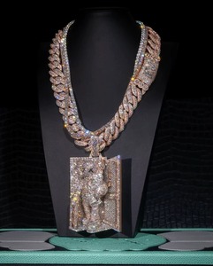 Colgante de Alas de Moissanita Iced Out con Cadena Chapada en Oro Rosa de 18K, Joyería Masculina Estilo Hip Hop Rapper Bling para Uso Diario - Product Image 4