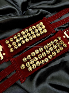 Campanas de Tobillo Ghungroo de Metal y Terciopelo Hechas a Mano, Par de Campanas de Latón para Danza Clásica India Tradicional, Correa Ajustable con Hebilla - Product Image 3