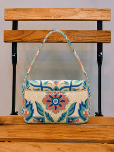 Sac à bandoulière de luxe floral perlé de qualité supérieure |   Sac à main pour femme fait main |   Fermeture à rabat classique |   Sac à main de créateur sécurisé - Product Image 4