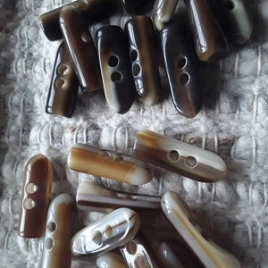 Botón de cuerno de 2 agujeros con decoración de diamantes de imitación - Cierre de palanca para ropa, estilo de base plana, lavable - Product Image 1