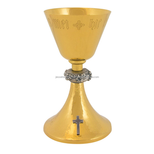 Hoja de latón hecha a mano Cáliz de iglesia con acabado pulido brillante Forma redonda Diseño único con incrustaciones de cuentas en vapor para beber - Product Image 6